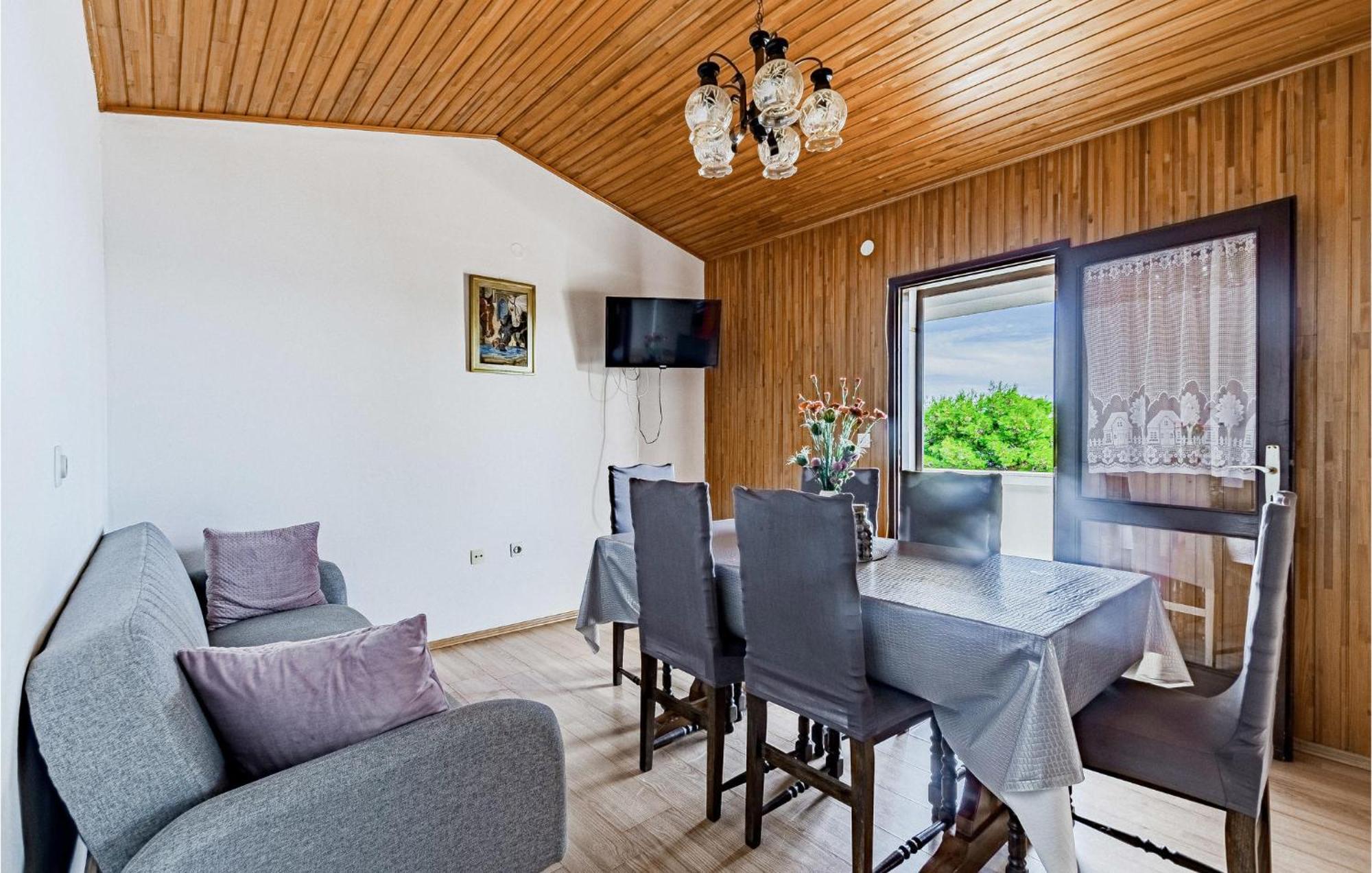 Beautiful Home In Prizba With Kitchen Екстериор снимка