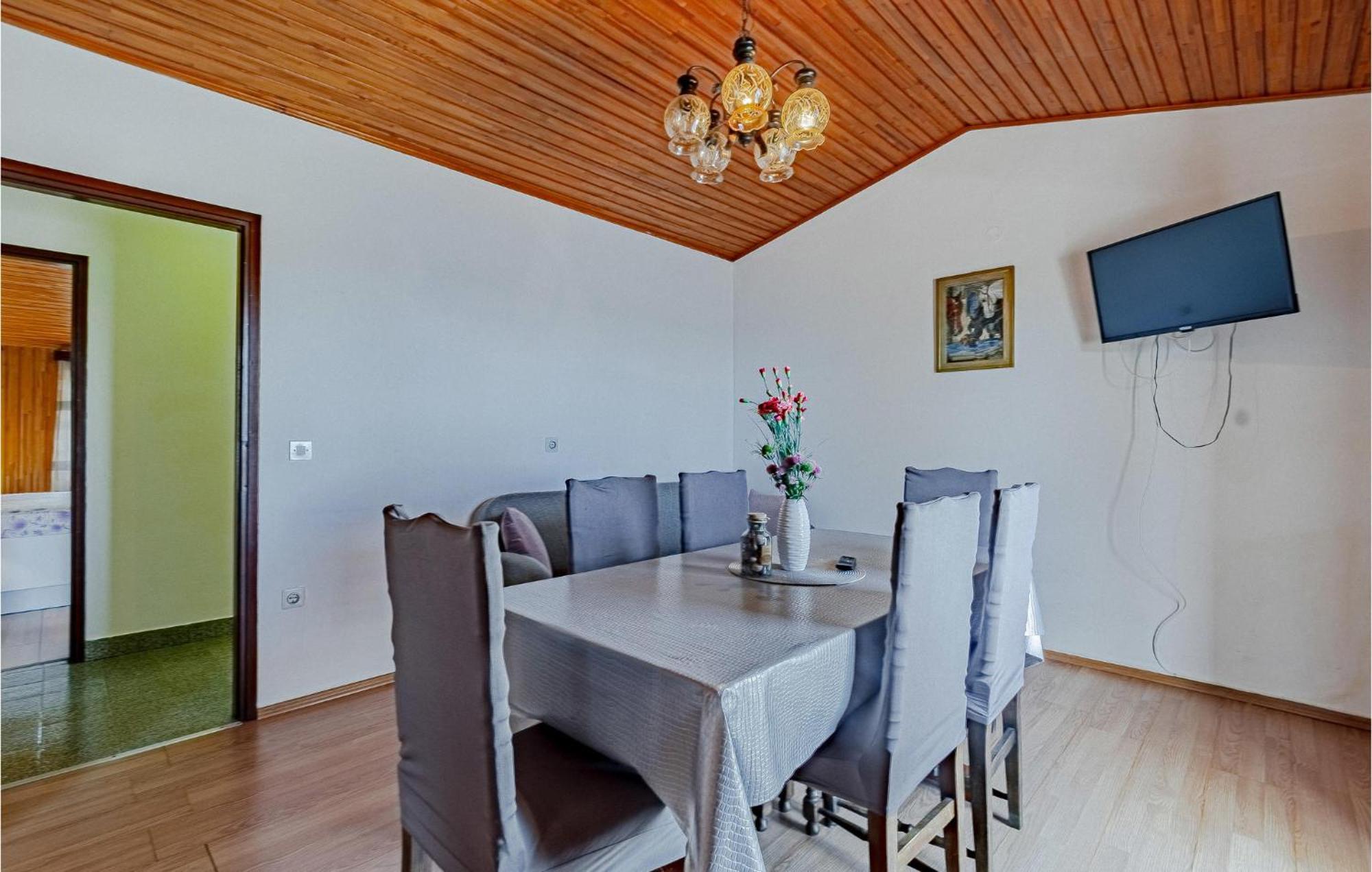 Beautiful Home In Prizba With Kitchen Екстериор снимка