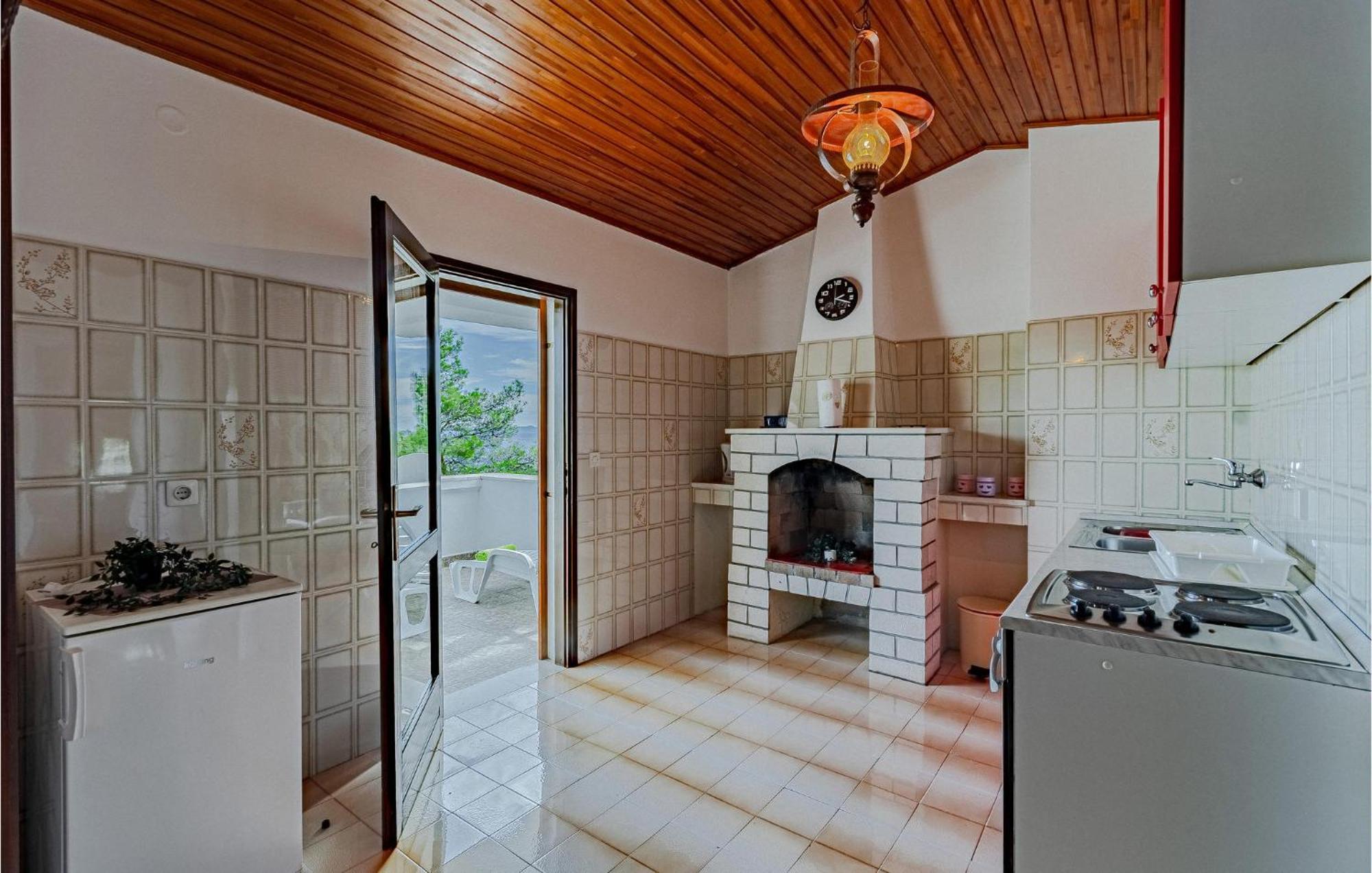 Beautiful Home In Prizba With Kitchen Екстериор снимка